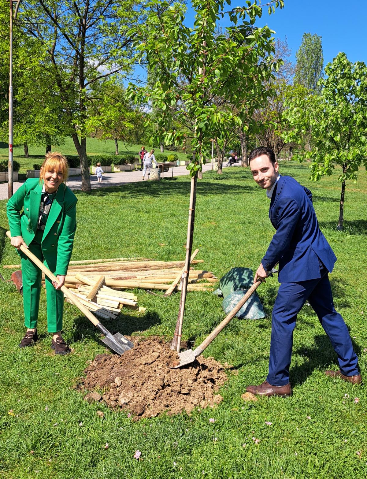 Изпълнителният директор на ГИТ засади дръвчета